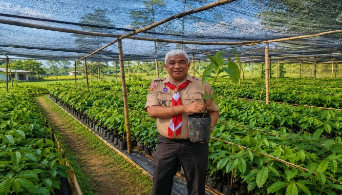 Saeful Bachri, mendorong pengembangan bibit kakao lokal milik petani di Desa Nagrak, Kecamatan Cangkuang, Kabupaten Bandung.