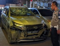 Toyota Rush Dirusak Massa di Jalan Buahbatu Bandung, Ini Dugaan Pemicunya
