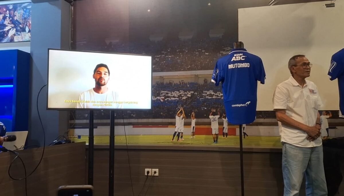 Sandy Walsh Resmi Gabung Persib dengan Kontrak Tiga Tahun