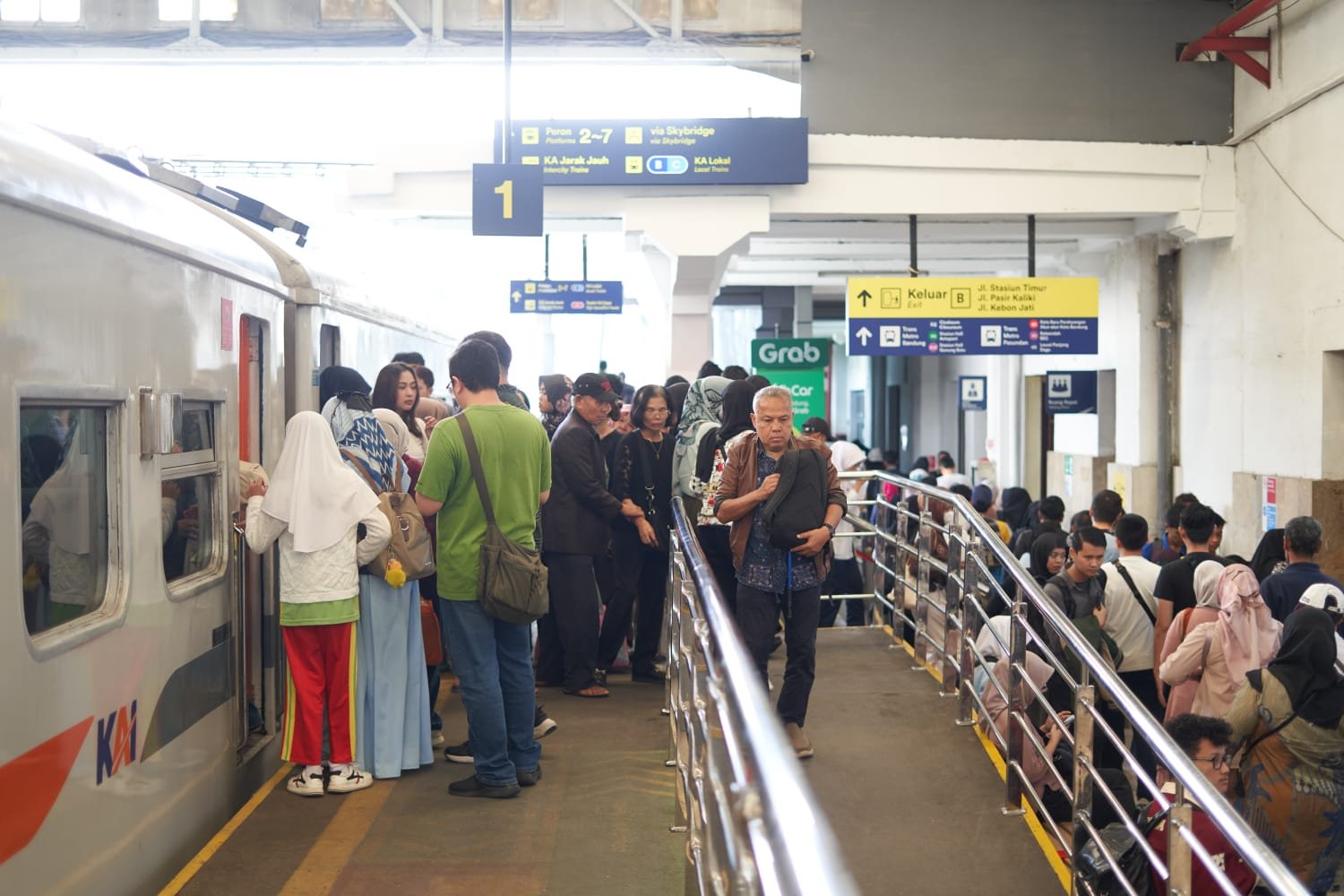Semester I 2026, KAI Commuter Area II Bandung Layani Lebih dari 10 Juta Penumpang