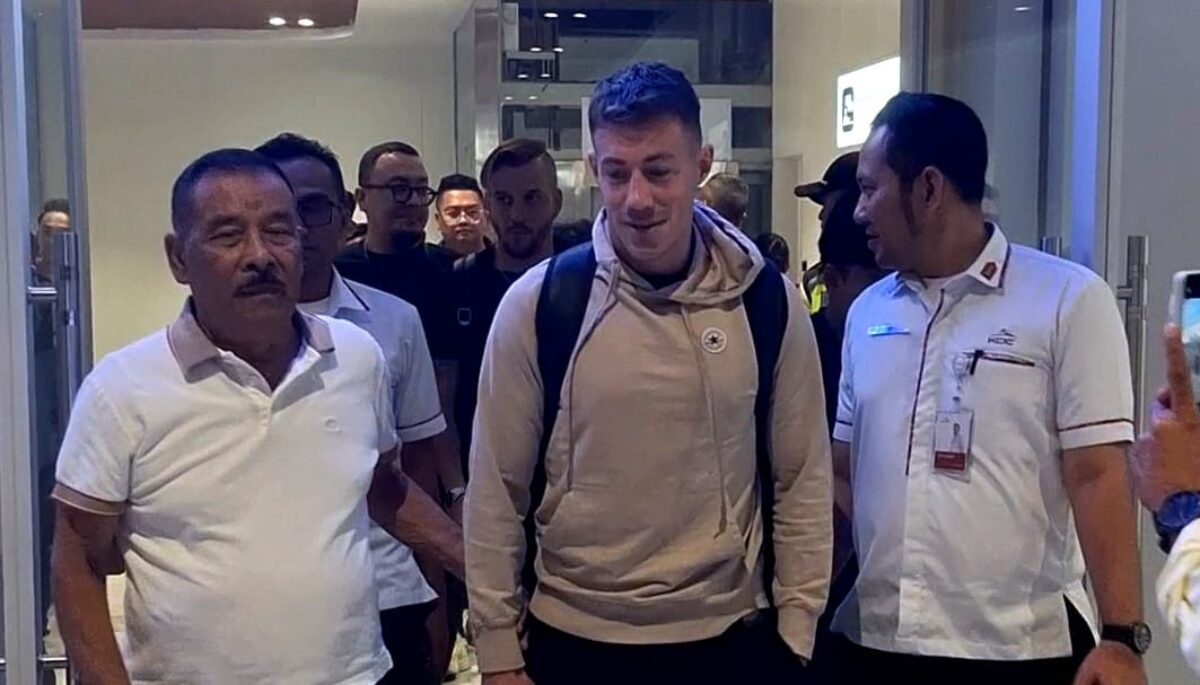 Umuh Muchtar Sambut Kedatangan Mariano Peralta di Bandung