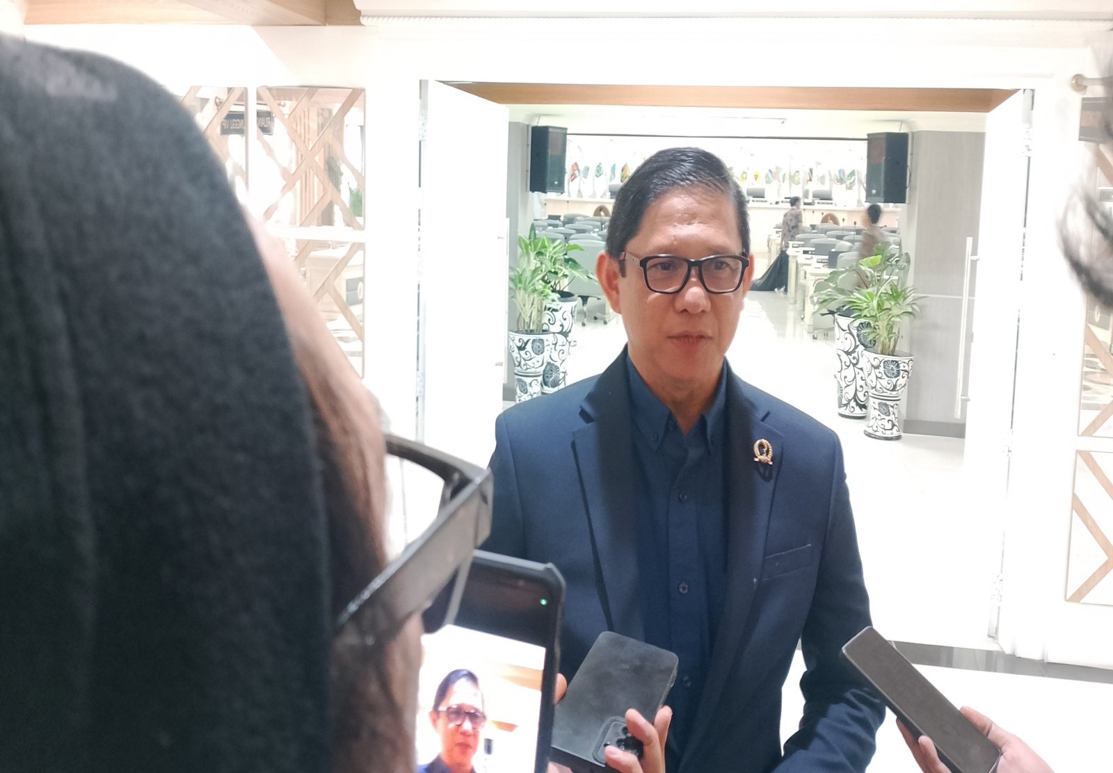 Rencana pemerintah mengaktifkan kembali penerbangan komersial di Bandara Husein Sastranegara, Kota Bandung, mendapat dukungan dari DPRD Jabar.