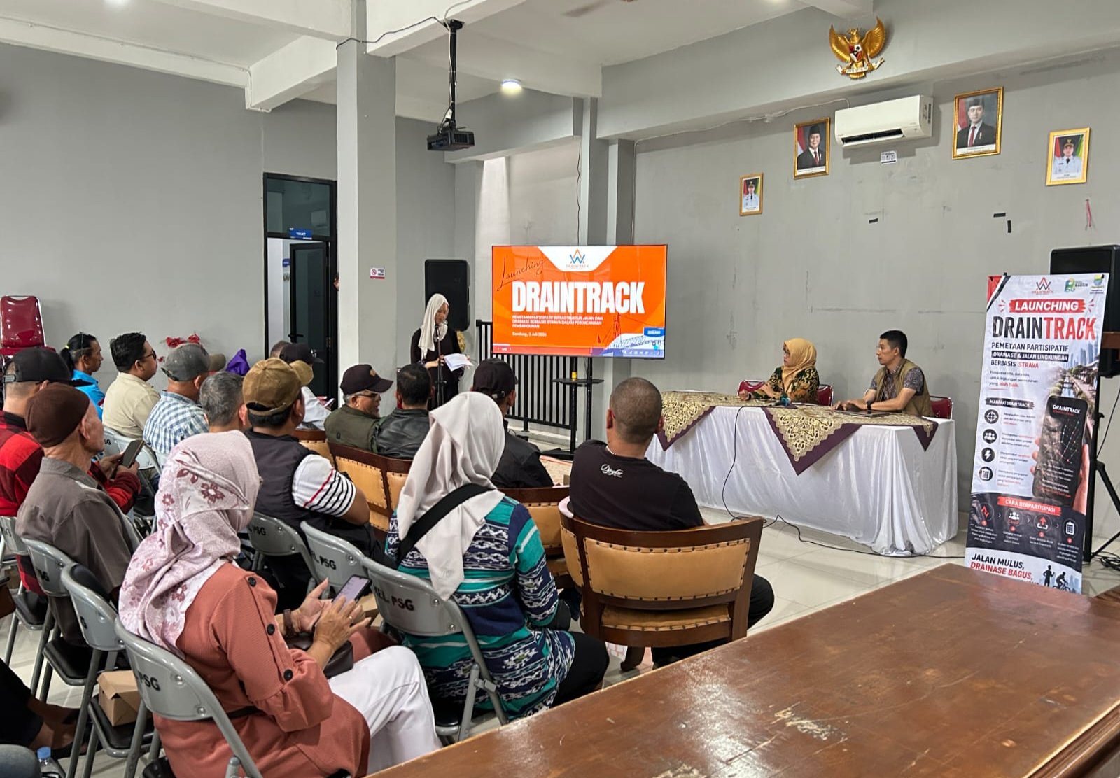 Kelurahan Pasanggrahan, Kecamatan Ujungberung, Kota Bandung meluncurkan DRAINTRACK, inovasi pemetaan partisipatif jalan dan drainase.