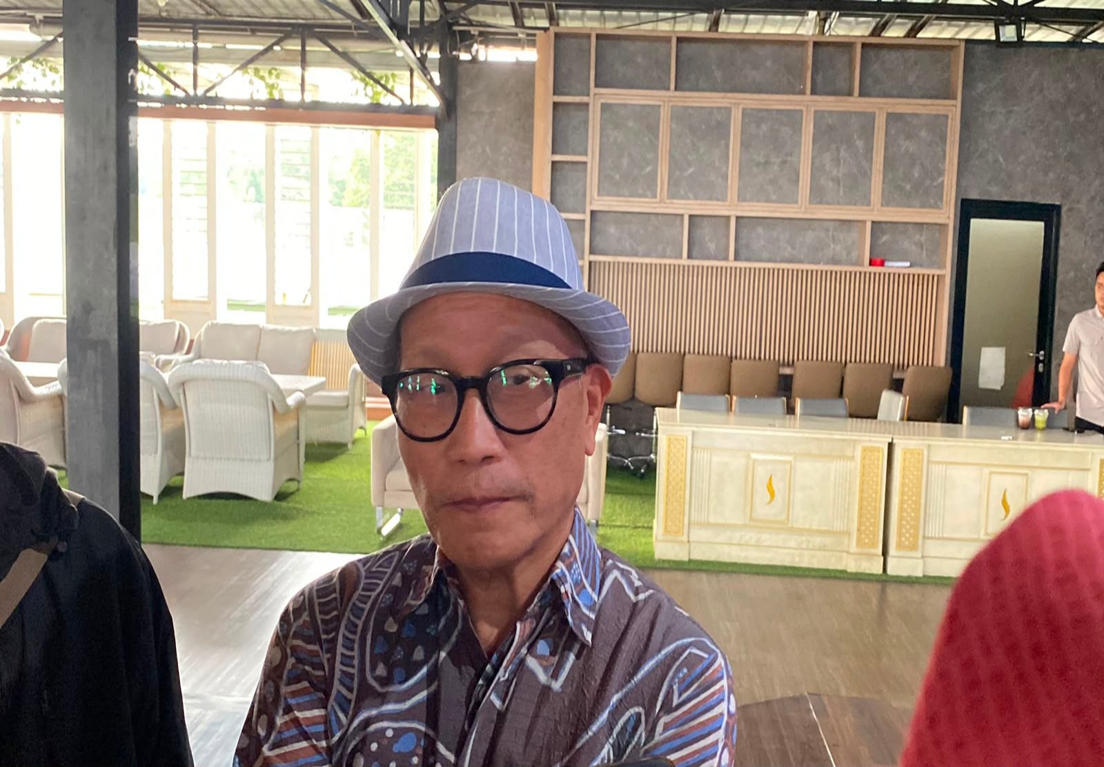 Ketua DPRD Jawa Barat Buky Wibawa mendorong pemerintah pusat meninjau kembali skema transfer dana ke daerah.
