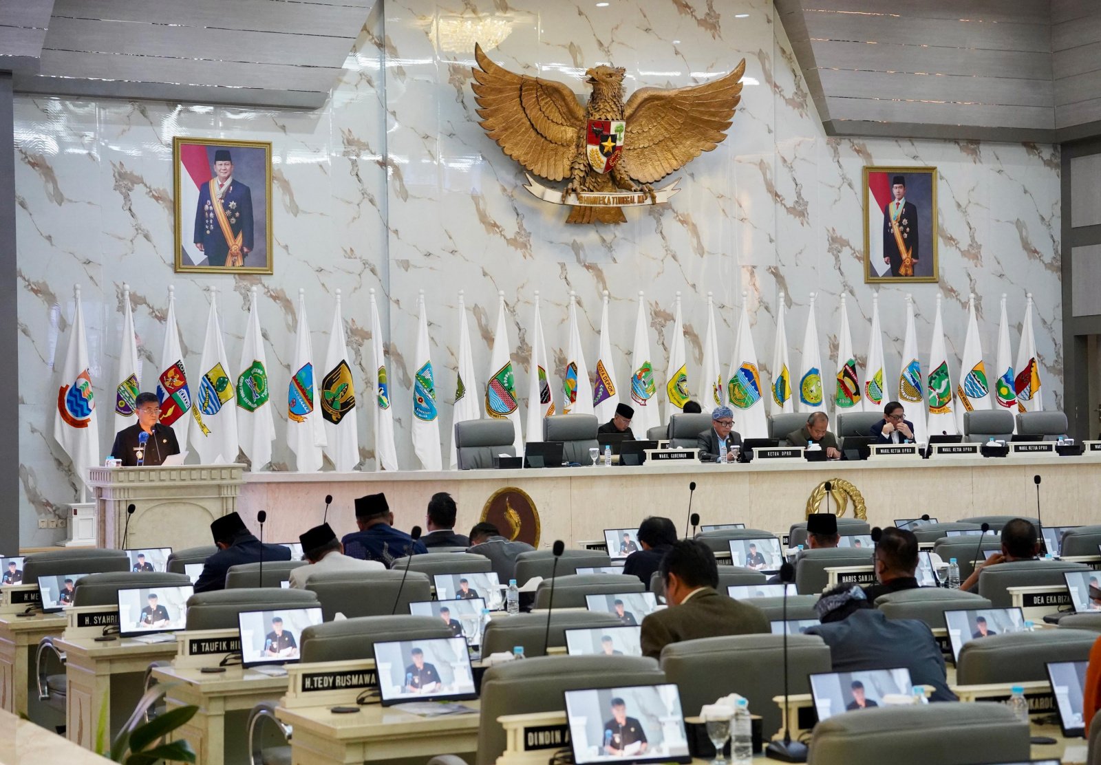 DPRD Jawa Barat menggelar rapat paripurna yang berfokus pada jawaban Gubernur terkait Ranperda P2APBD Tahun Anggaran 2025.