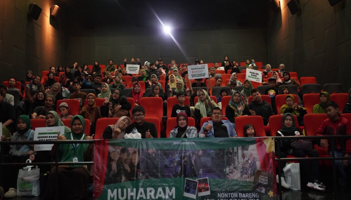Muharram Ceria, IBS Foundation Ajak Anak-anak Difabel Nonton Bareng Film Tanah Runtuh