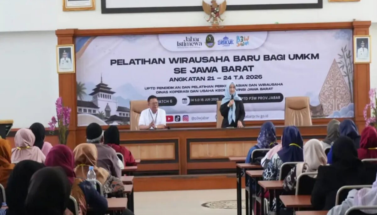 Hj. Ratnawati, menegaskan bahwa pelaku UMKM memiliki peran strategis sebagai fondasi utama dalam membangun ekonomi daerah yang kuat.