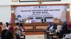 Hj. Ratnawati, menegaskan bahwa pelaku UMKM memiliki peran strategis sebagai fondasi utama dalam membangun ekonomi daerah yang kuat.
