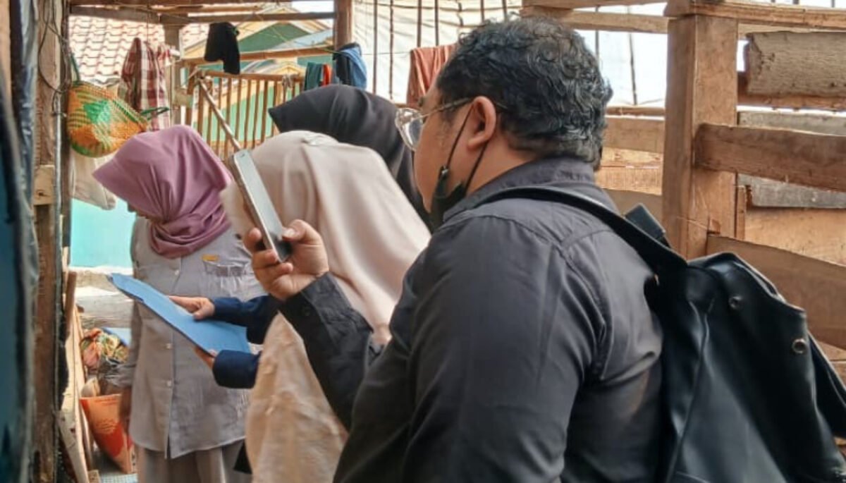 LPPM UNLA Evaluasi Program Ternak Ayam bagi Korban Longsor Desa Pasirlangu KBB