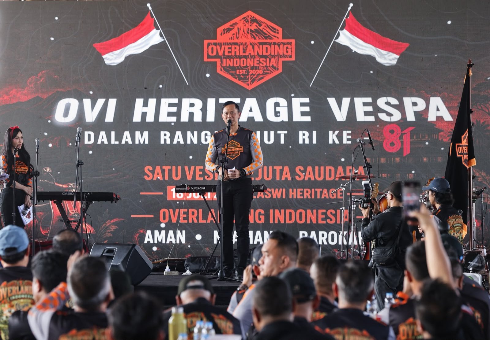 Founder OVI sekaligus Menko Infrastruktur AHY ikut memeriahkan HUT ke-81 RI melalui vespaan bersama ratusan pecinta Vespa di Kota Bandung.