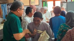 Pegadaian Salurkan 100 Paket Sembako dan Edukasi Literasi Digital bagi Lansia di Indramayu
