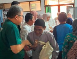 Pegadaian Salurkan 100 Paket Sembako dan Edukasi Literasi Digital bagi Lansia di Indramayu