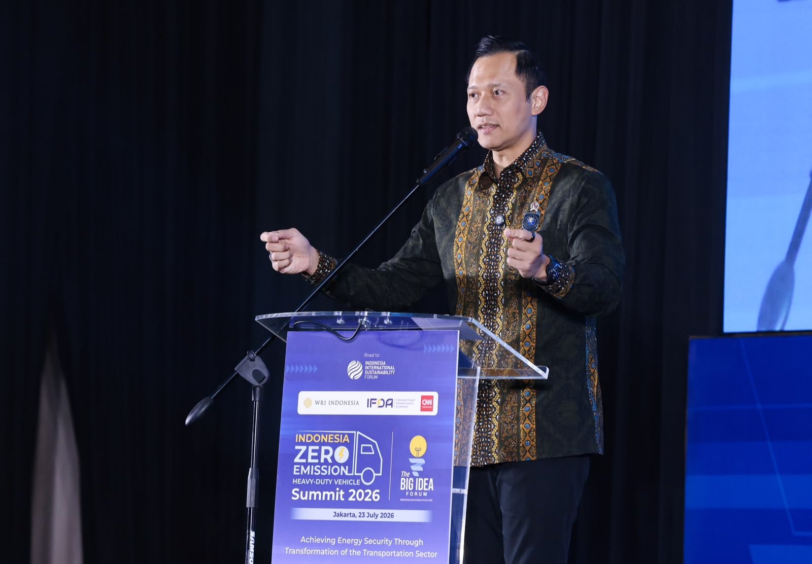 AHY menegaskan, dekarbonisasi transportasi tidak hanya bertujuan mengurangi emisi karbon, tetapi juga menjaga stabilitas ekonomi.