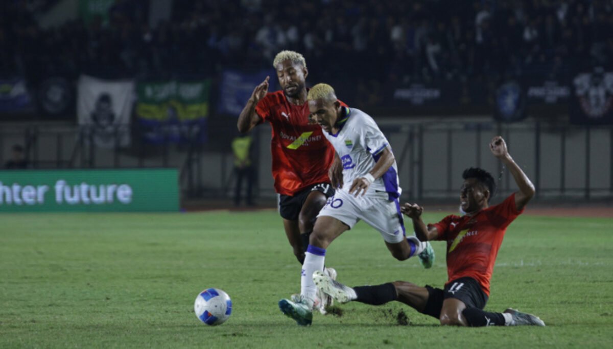 Persib Bandung memantapkan posisinya di puncak klasemen Grup A Piala Presiden 2026, setelah mengalahkan DPMM 1-0, Selasa (28/7/2026) malam.