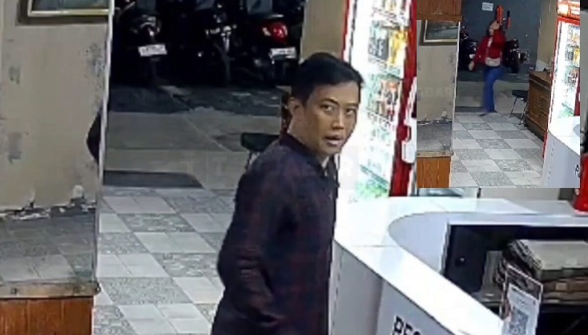 TAUFIK HIDAYAT