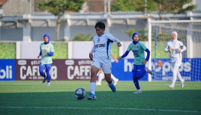 Putri Garut memastikan lolos ke babak Semifinal Hydroplus Soccer League All-Stars, setelah menekuk Putri Batang dengan skor telak 3-0.