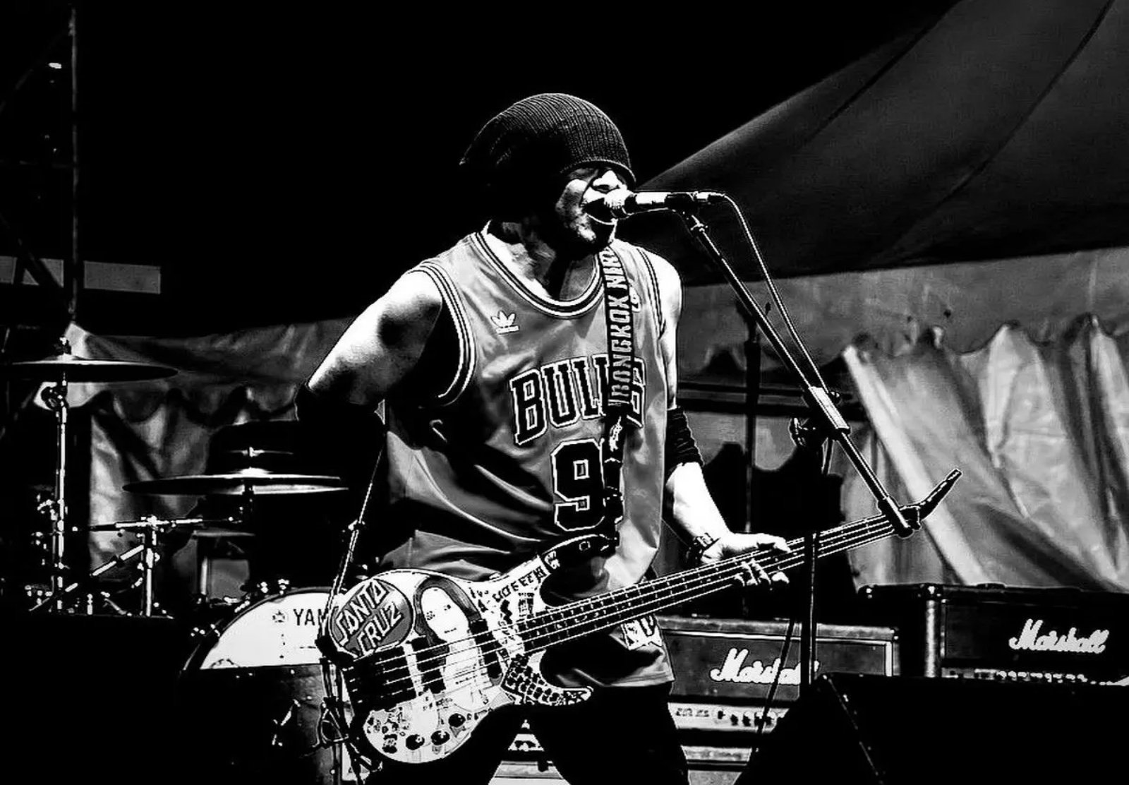 Dunia musik rock Indonesia kembali diselimuti kabar duka. Bassis PAS Band, Bambang Sutrisno atau yang akrab disapa Trisno, meninggal dunia.