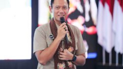 Menko AHY meresmikan Program Dana Alokasi Khusus (DAK) Tematik Pengentasan Permukiman Kumuh Terpadu (PPKT) di Desa Campurejo, Gresik.