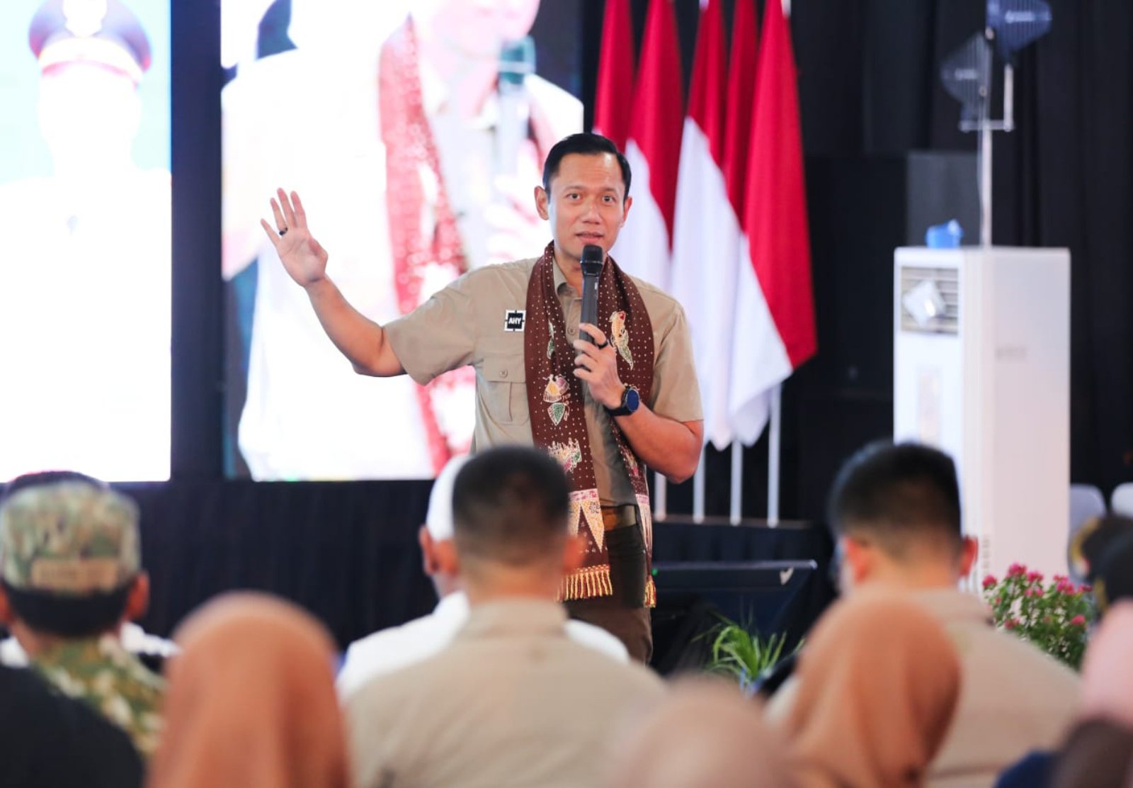 Pemerintah terus mempercepat transformasi kawasan kumuh menjadi lingkungan permukiman yang sehat, aman, dan layak huni.