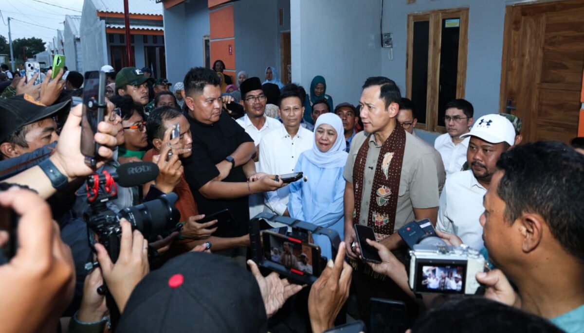 Rasa haru dan syukur menyelimuti keluarga penerima manfaat Program DAKTematik Pengentasan Permukiman Kumuh Terpadu (PPKT) di Desa Campurejo.
