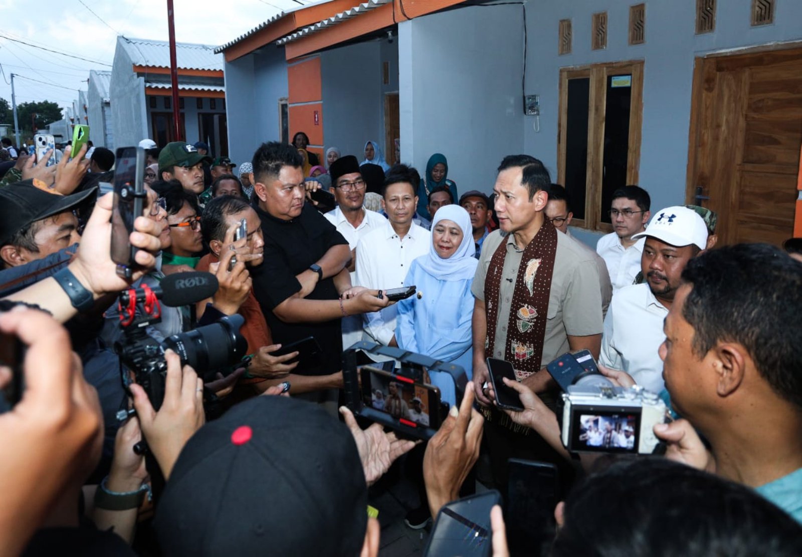 Rasa haru dan syukur menyelimuti keluarga penerima manfaat Program DAKTematik Pengentasan Permukiman Kumuh Terpadu (PPKT) di Desa Campurejo.