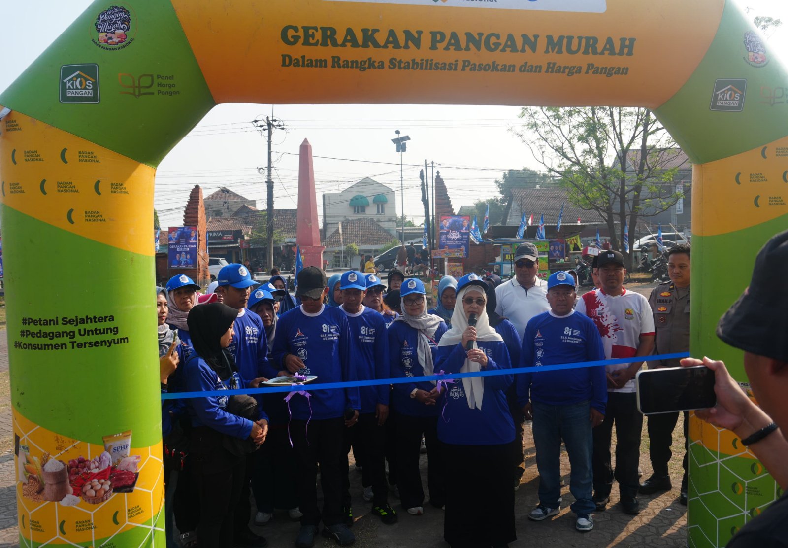 Peringatan HUT ke-25 Partai Demokrat di Kabupaten Cirebon berlangsung meriah dan penuh kebersamaan yang digelar di Alun alun Palimanan.