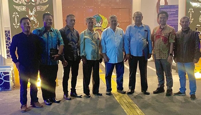 Majelis Hakim PNBB membebaskan mantan Ketua DPRD Jabar Irfan Suryanagara dalam kasus dugaan Penggelapan dan/atau Pencucian Uang. 