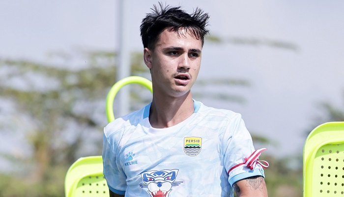Skuat Persib Bandung yang menjalani pemusatan di Bali, kini sudah lengkap dengan bergabung pemain yang baru pulang membela Timnas Indonesia.
