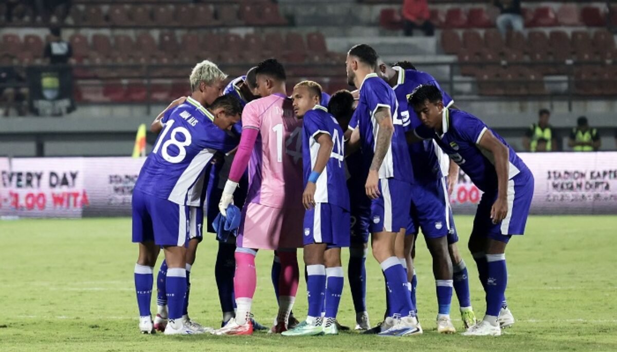 Skuat Persib Bandung yang menjalani pemusatan di Bali, kini sudah lengkap dengan bergabung pemain yang baru pulang membela Timnas Indonesia.