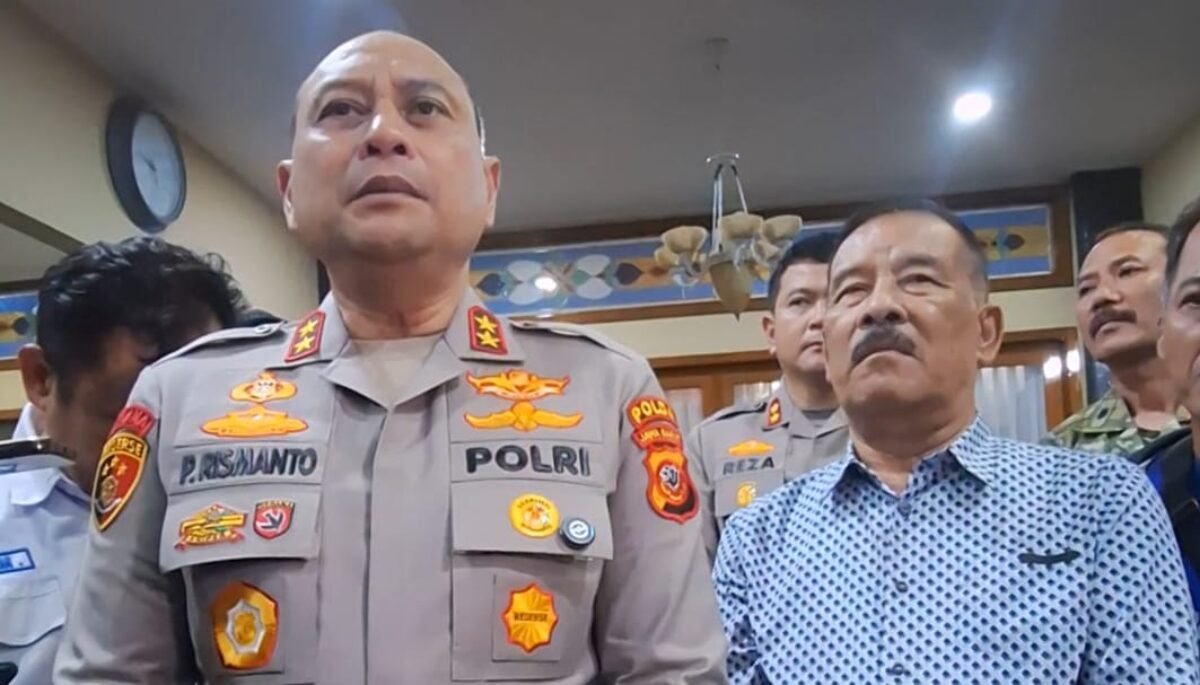 Kapolda Jawa Barat Irjen Pipit Rismanto dan Manajer Persib Bandung Umuh Muchtar. (foto: juaranews/rahman)