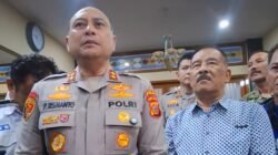 Kapolda Jawa Barat Irjen Pipit Rismanto dan Manajer Persib Bandung Umuh Muchtar. (foto: juaranews/rahman)