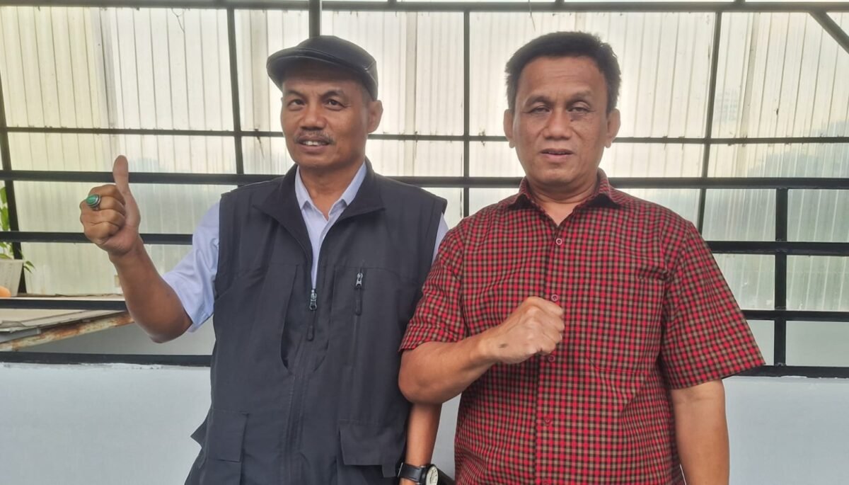 Ketua NPCI Kota Bandung, Yadi Sofyan (kiri) dan Manajer Cabor Renang, Edy Ali. (foto: juaranews/rahman)