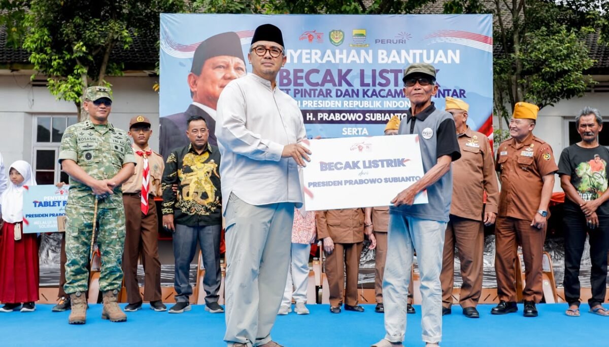 Bandung Dapat 200 Becak Listrik, Tablet Pintar hingga Kacamata Pintar untuk Pelajar