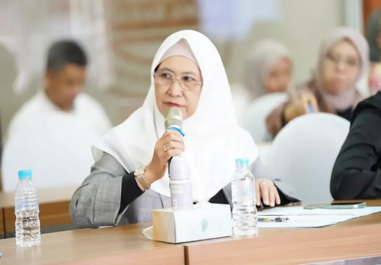 Anggota DPRD Jabar Hj. Ratnawati bersama Pansus Holding Sanggabuana mengawal pembahasan Ranperda tentang Pendirian Holding Sanggabuana.
