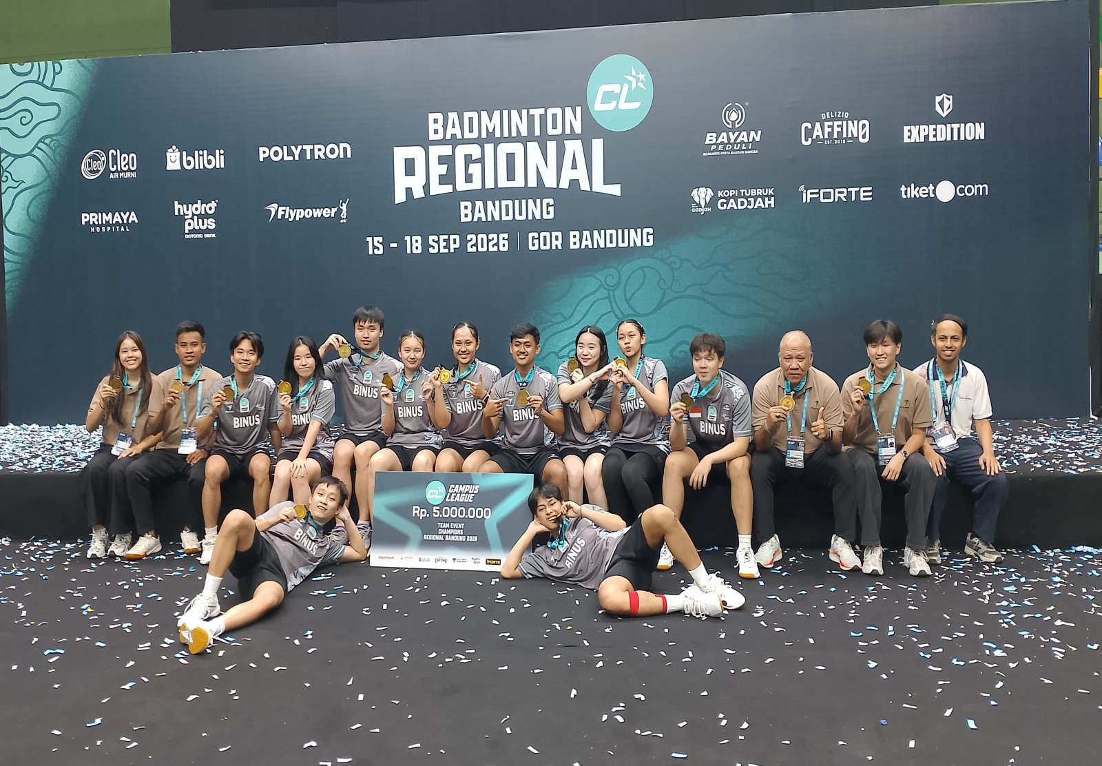 Universitas Bina Nusantara (BINUS) Jakarta menjuarai Campus League Badminton Regional Bandung kategori beregu. 