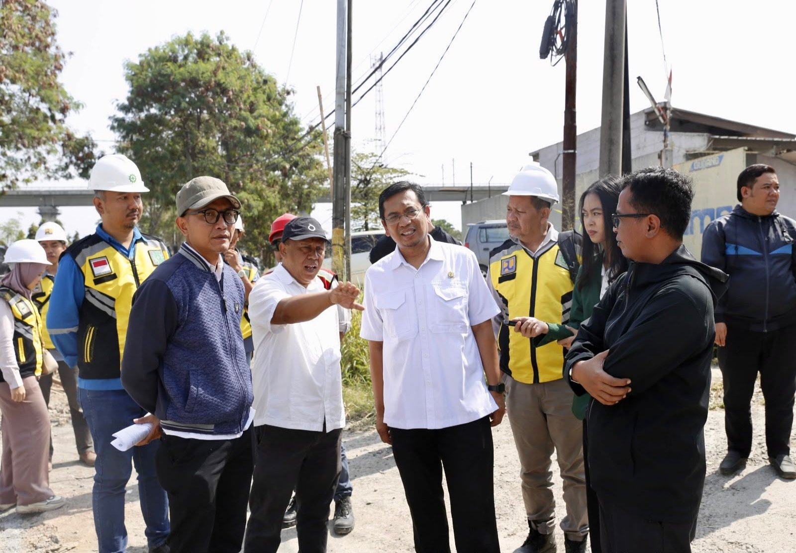 Pembangunan ruas jalan provinsi Sapan-Majalaya di Kecamatan Bojongsoang, Kabupaten Bandung, kini telah mencapai progres sekitar 30 persen.