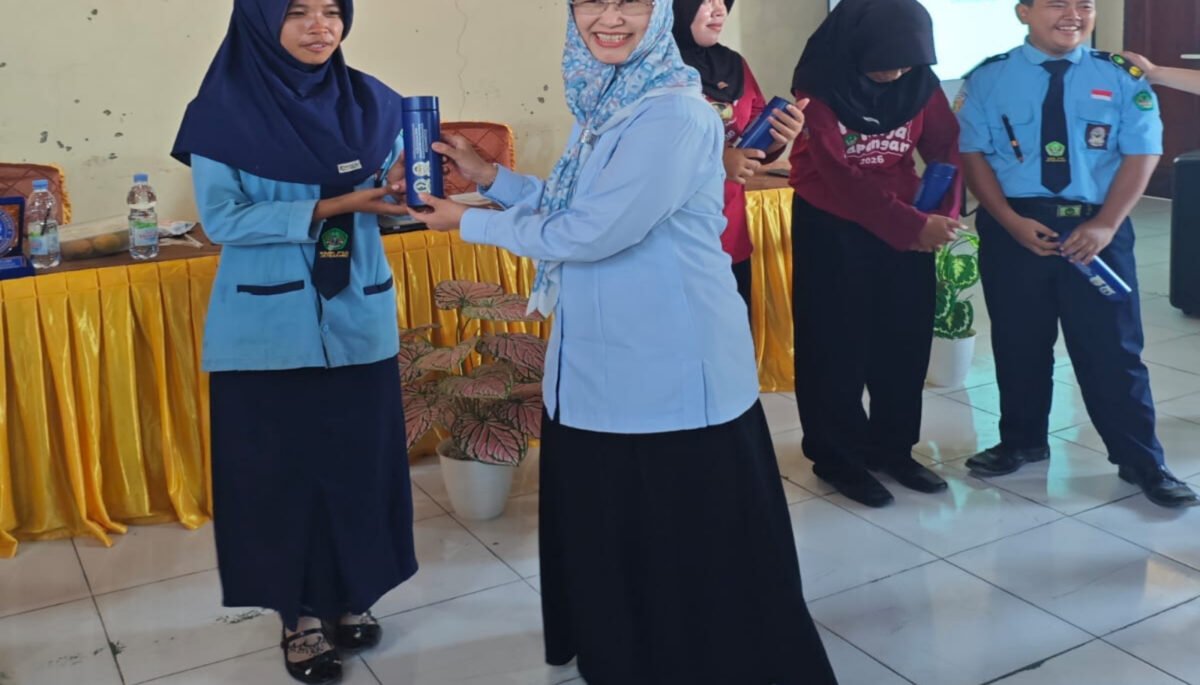 Pendidikan demokrasi menjadi salah satu hal penting dalam membentuk generasi muda yang kritis, bertanggung jawab.