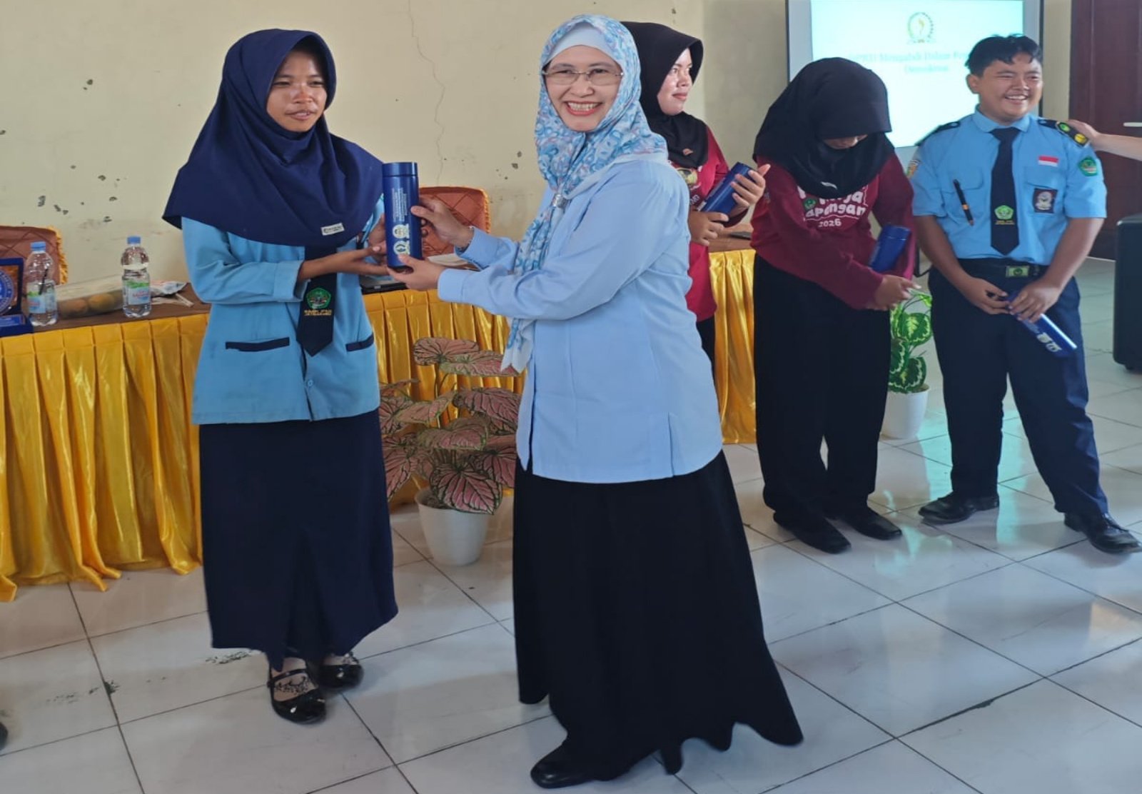 Pendidikan demokrasi menjadi salah satu hal penting dalam membentuk generasi muda yang kritis, bertanggung jawab.