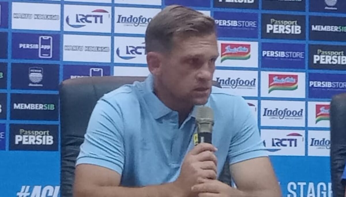 Belum Pikirkan Lawan di Grup E ACL 2, Pelatih Persib Fokus Songsong Laga Perdana Super League
