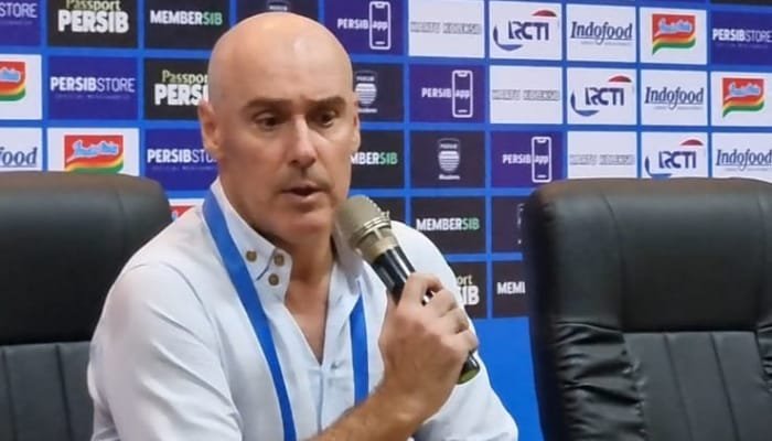 Pelatih Manila Digger Joan Esteva mengakui timnya kalah pengalaman dari Persib sehingga kalah pada laga play-off ACL 2 2026-2027.