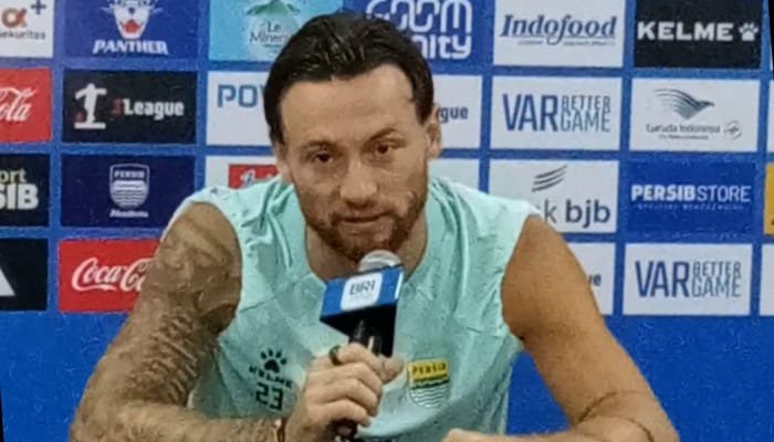 Kapten tim Persib Marc Klok menegaskan, timnya membidik kemenangan saat menjamu PSM pada laga perdana Super League 2026-2027.