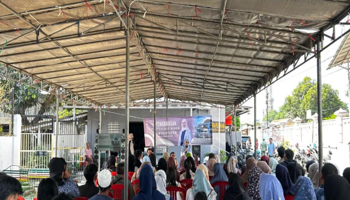 Hj. Ratnawati, saat melaksanakan agenda Pengawasan Penyelenggaraan Pemerintahan di Kelurahan Kejaksan, Kecamatan Kejaksan, Kota Cirebon.