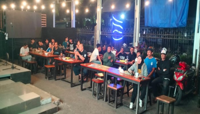 Kemenangan Persib 3-1 atas Port FC membuat suasana nobar di Djaleo Cafe, Jalan Bengawan 75, Bandung, Kamis (8/10/2026) malam, bergemuruh.
