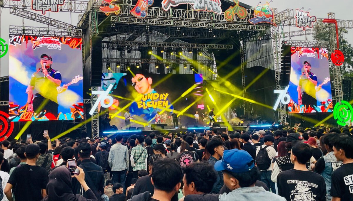 Festival 76 Indonesia Adalah Kita menutup rangkaian tur di empat kota dengan meriah di Pusenif, Jalan Supratman, Kota Bandung.