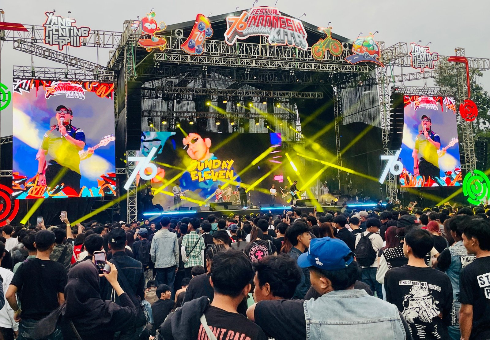Festival 76 Indonesia Adalah Kita menutup rangkaian tur di empat kota dengan meriah di Pusenif, Jalan Supratman, Kota Bandung.