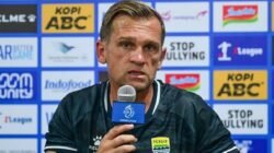 Pelatih Persib Waspadai Organisasi Serangan Persik